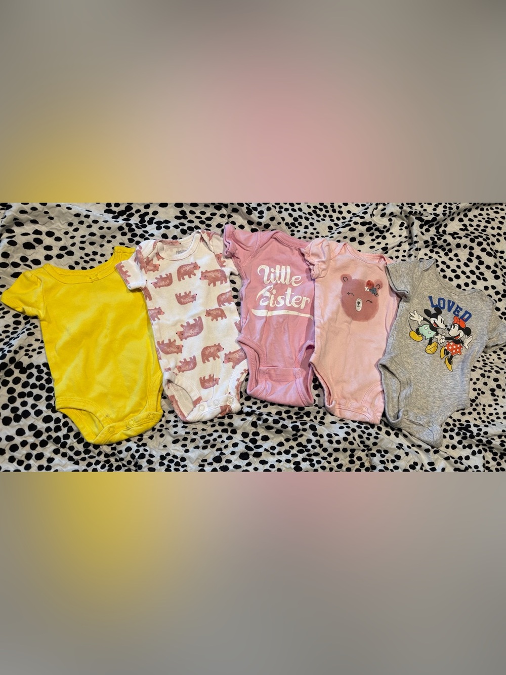 5 Newborn onesies